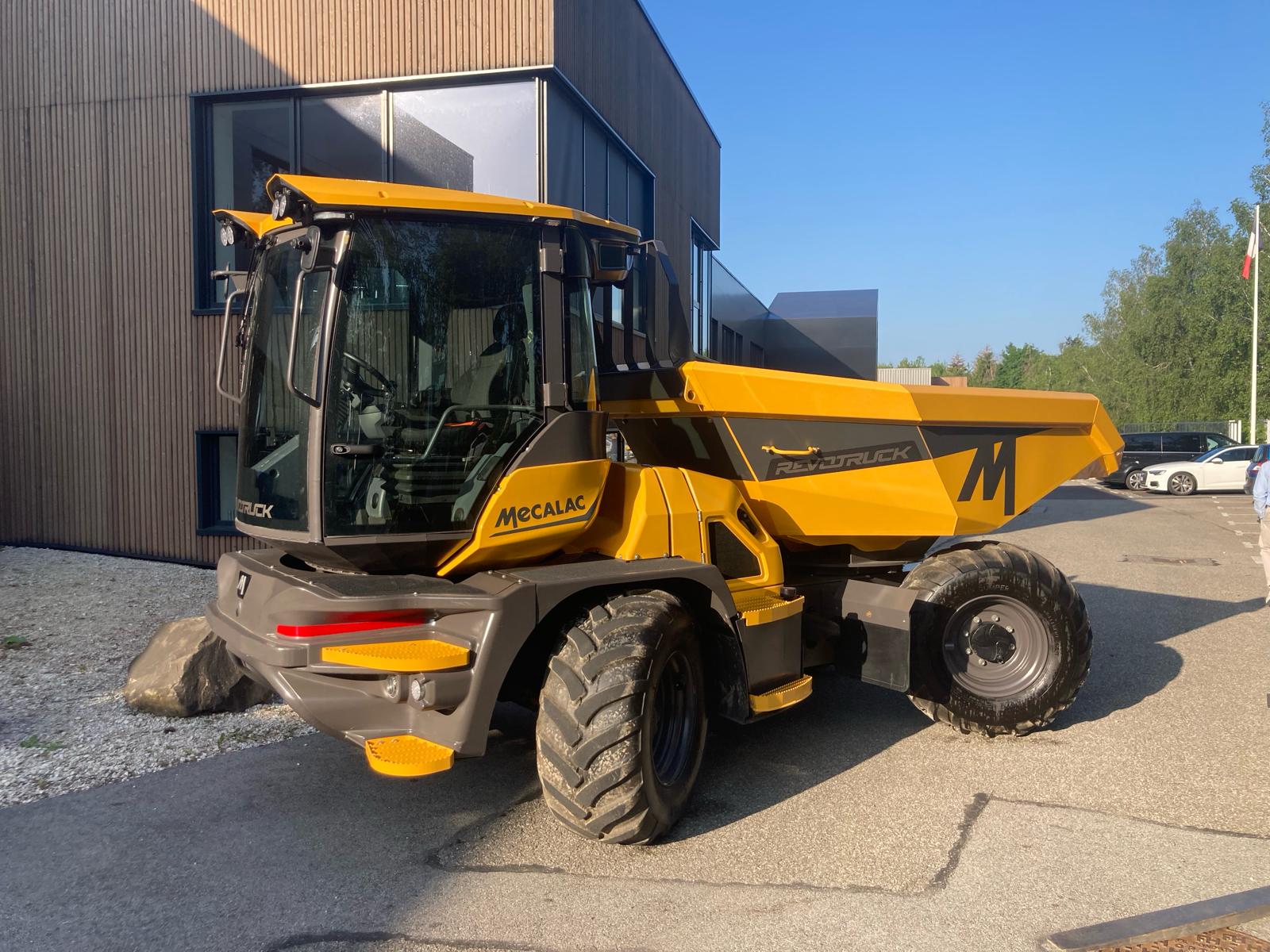 Il Revotruck è un dumper compatto che rivoluziona il modo di vedere queste macchine