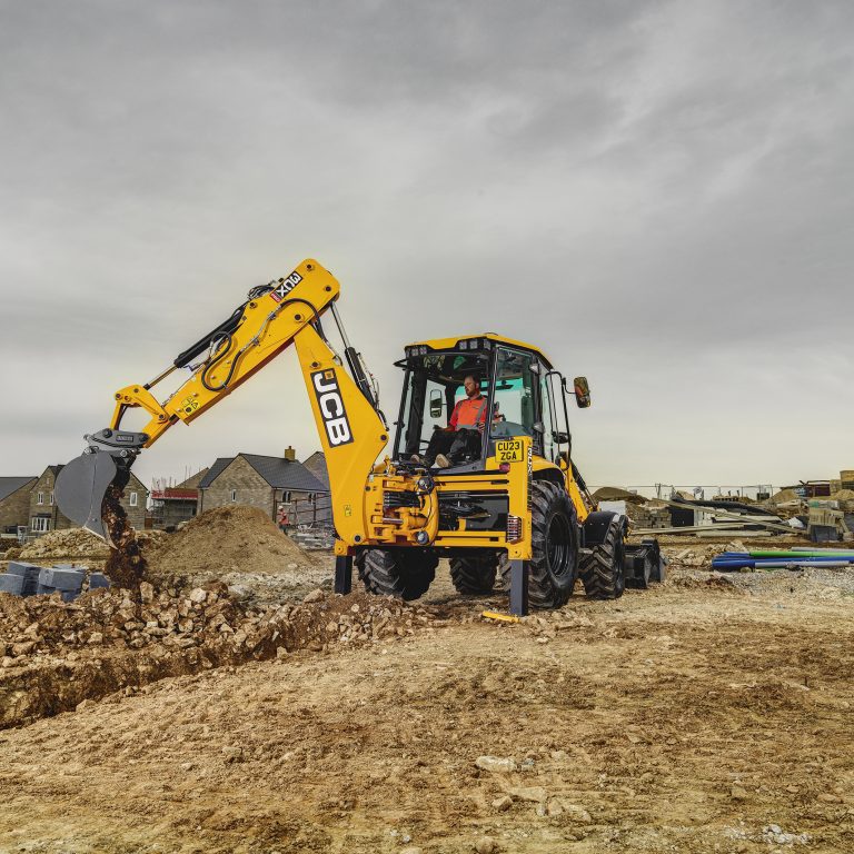 JCB ha introdotto il Dual Drive per aumentare efficienza nelle operazioni di scavo in linea