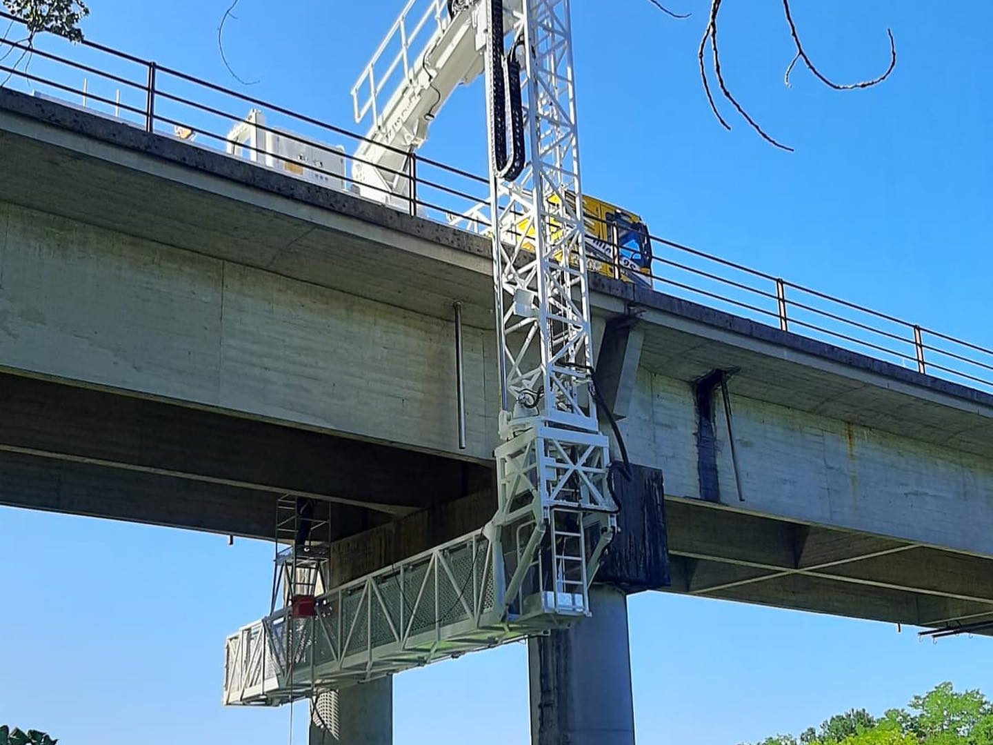 La MT 17-19 Plus è una sottoponte in grado di lavorare su ponti e viadotti di ogni dimensione