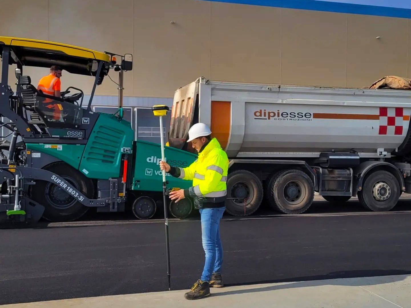 La DIPIESSE COSTRUZIONI è un'impresa che opera in modo prevalente nel settore stradale