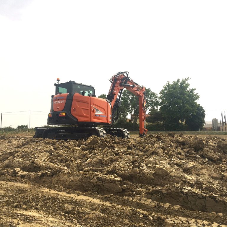 Il nuovo Hitachi ZX95USB-7 è in azione nel Bosco dello Sport a Venezia