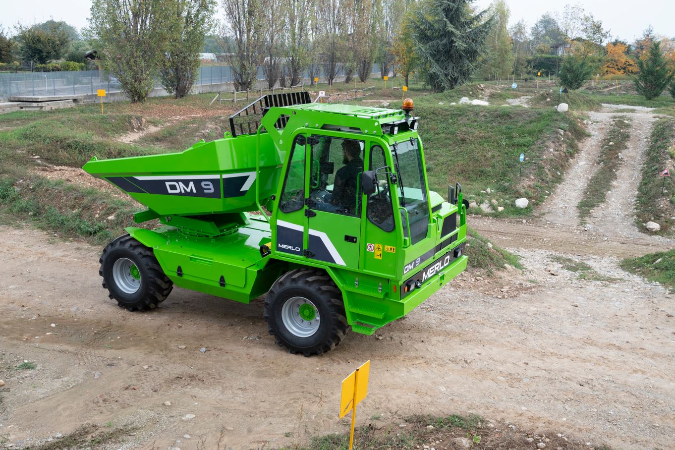 Merlo ha dotato il DM9 di posto guida reversibile