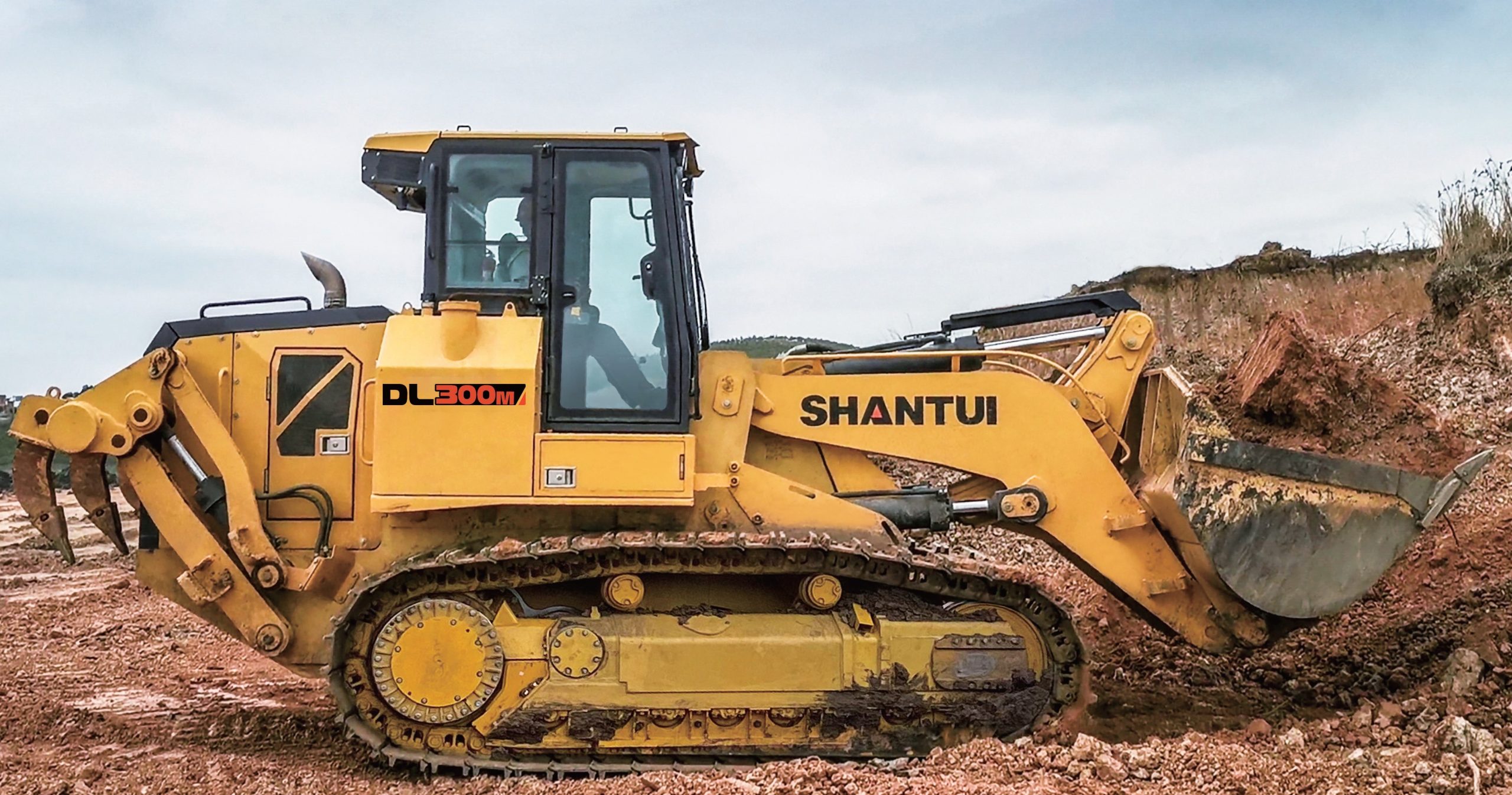 La DL300-M è la diretta concorrente della Caterpillar 973