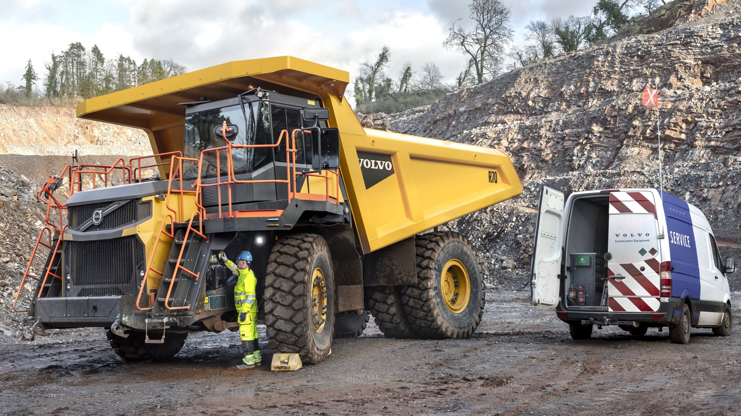 VOLVO CE ha pensato a semplificare la manutenzione dei suoi dumper rigidi R60 e R70