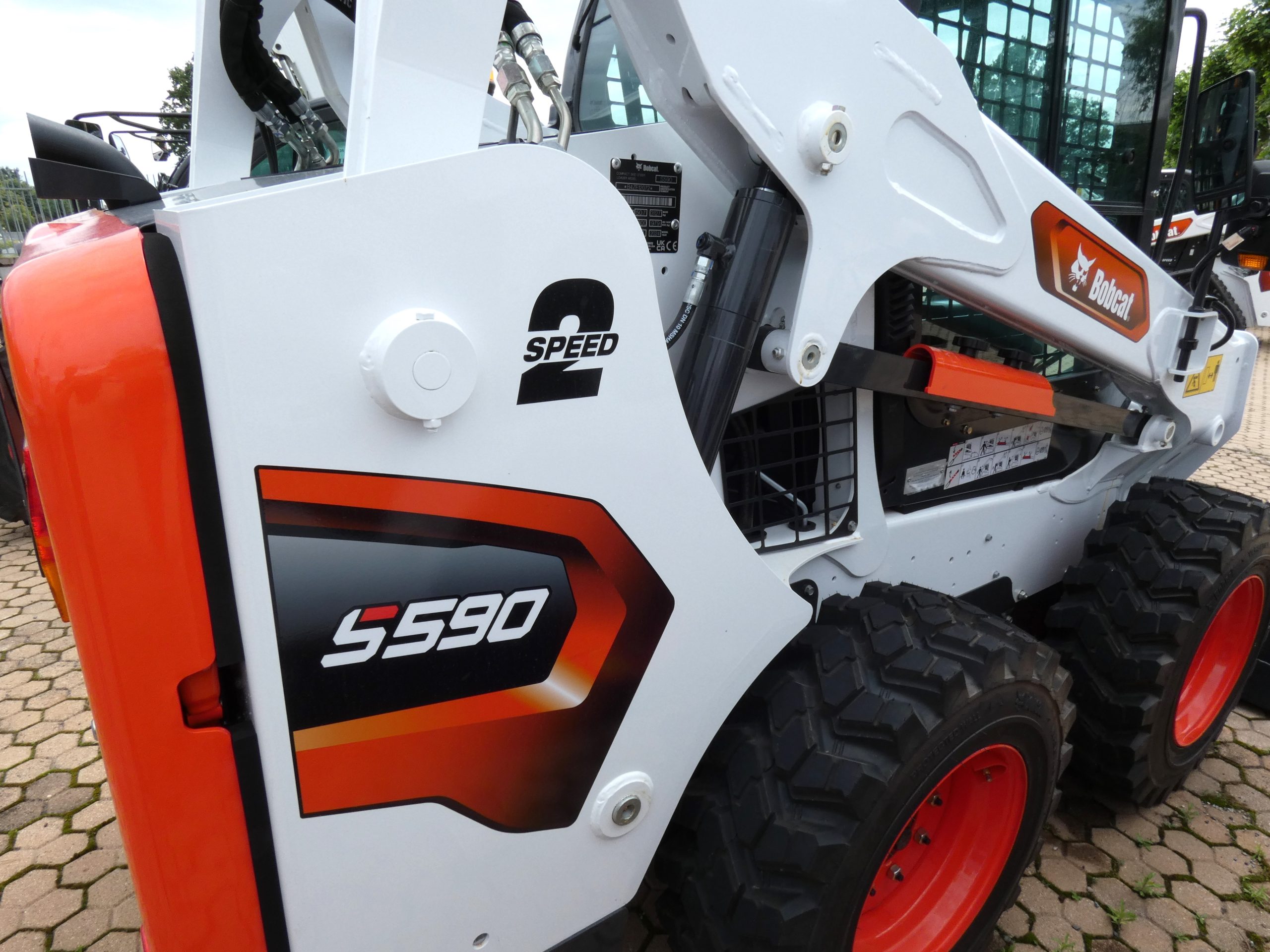 BOBCAT si presenta con la S590 per chi vuole una minipala gommata compatta media prestazionale