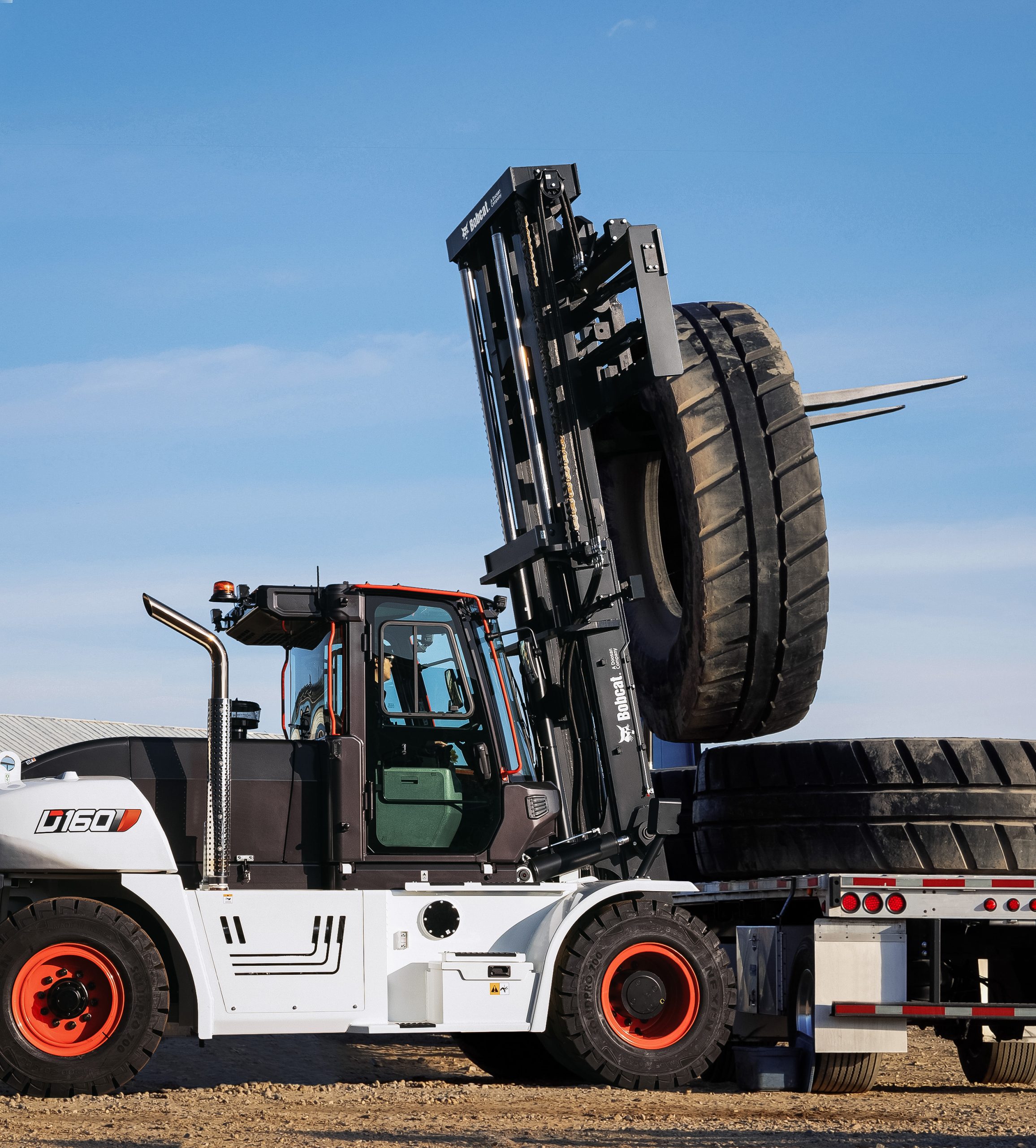 BOBCAT ha una gamma di carrelli elevatori che arriva fino a 16 tonnellate di capacità di carico