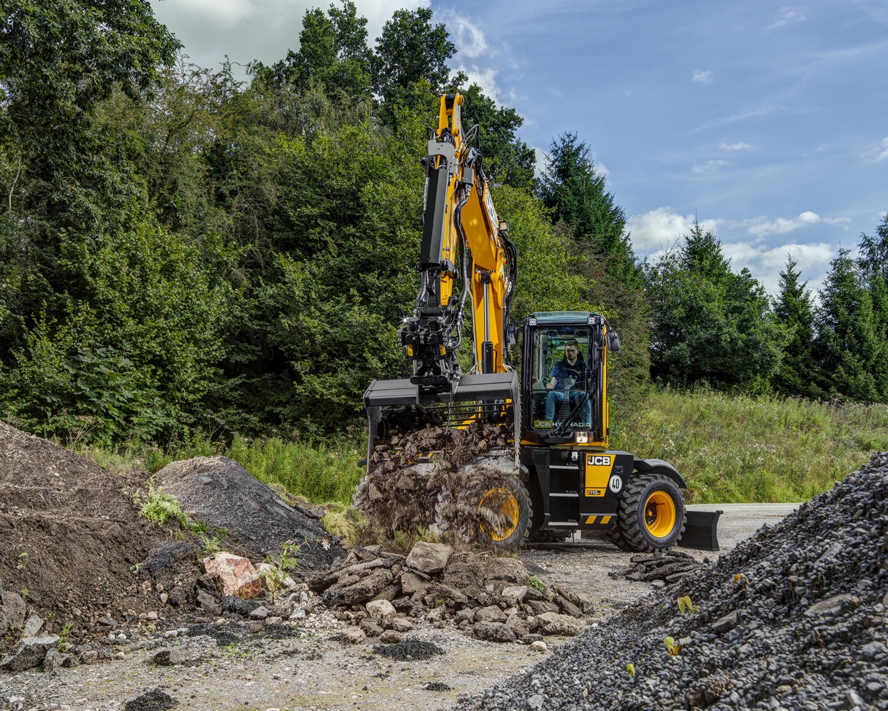 JCB HYDRADIG PRO è un mezzo dalla forte vocazione multifunzione