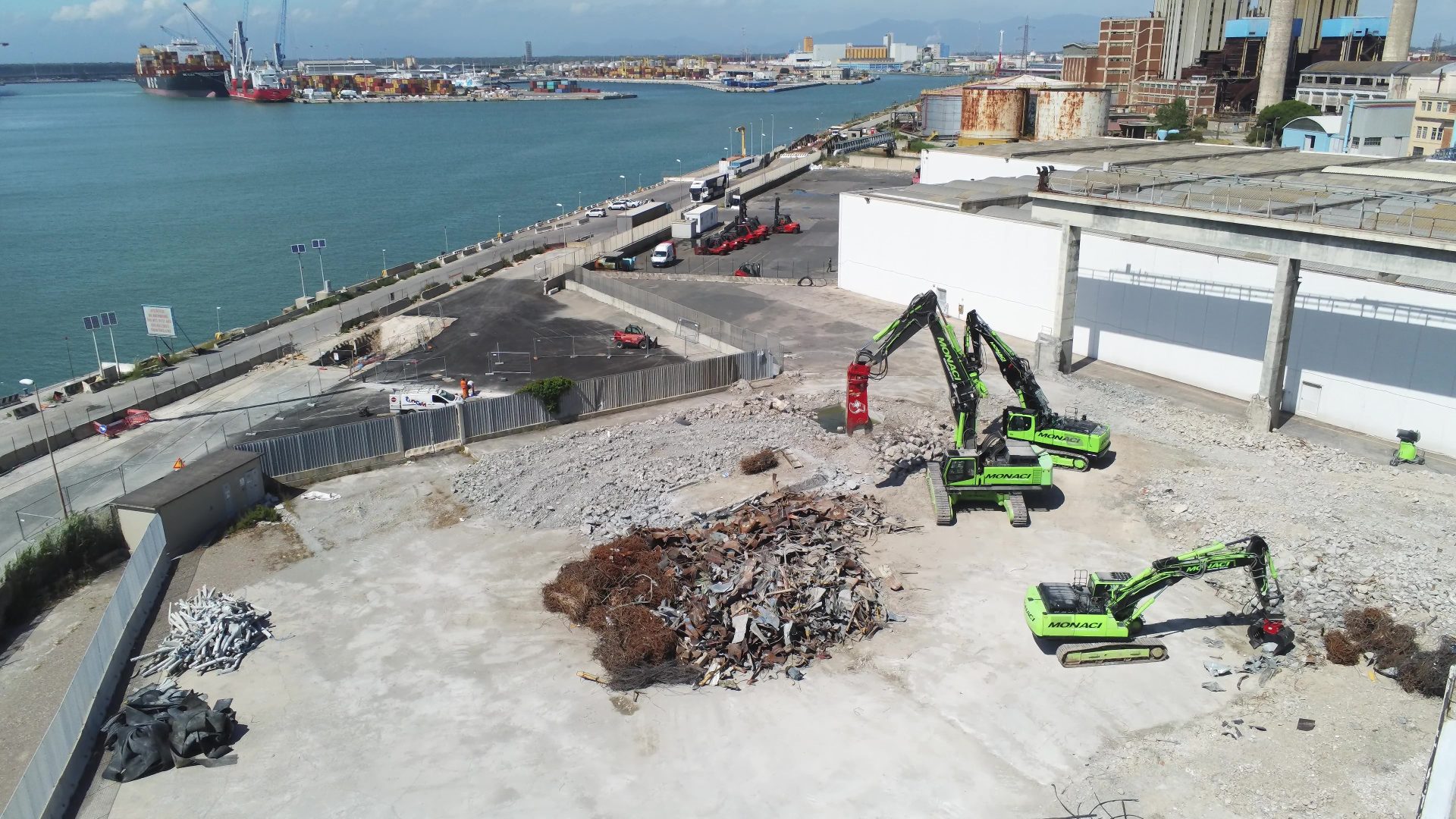 Monaci Demolizioni ha utilizzato solo attrezzature Mantovanibenne nel cantiere di Livorno