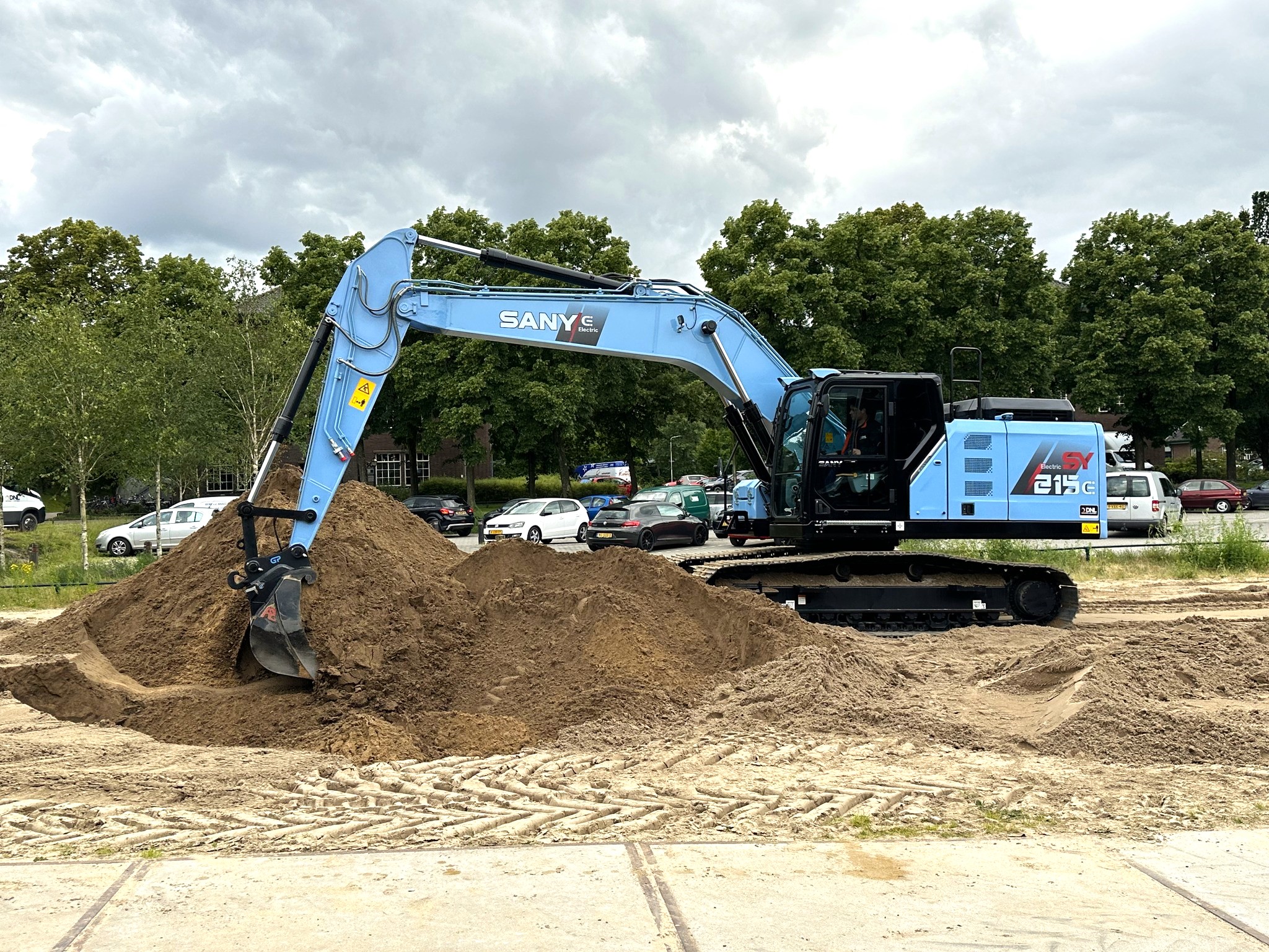 Il SANY SY215E è il primo escavatore pesante elettrificato del costruttore cinese ad essere venduto in Europa