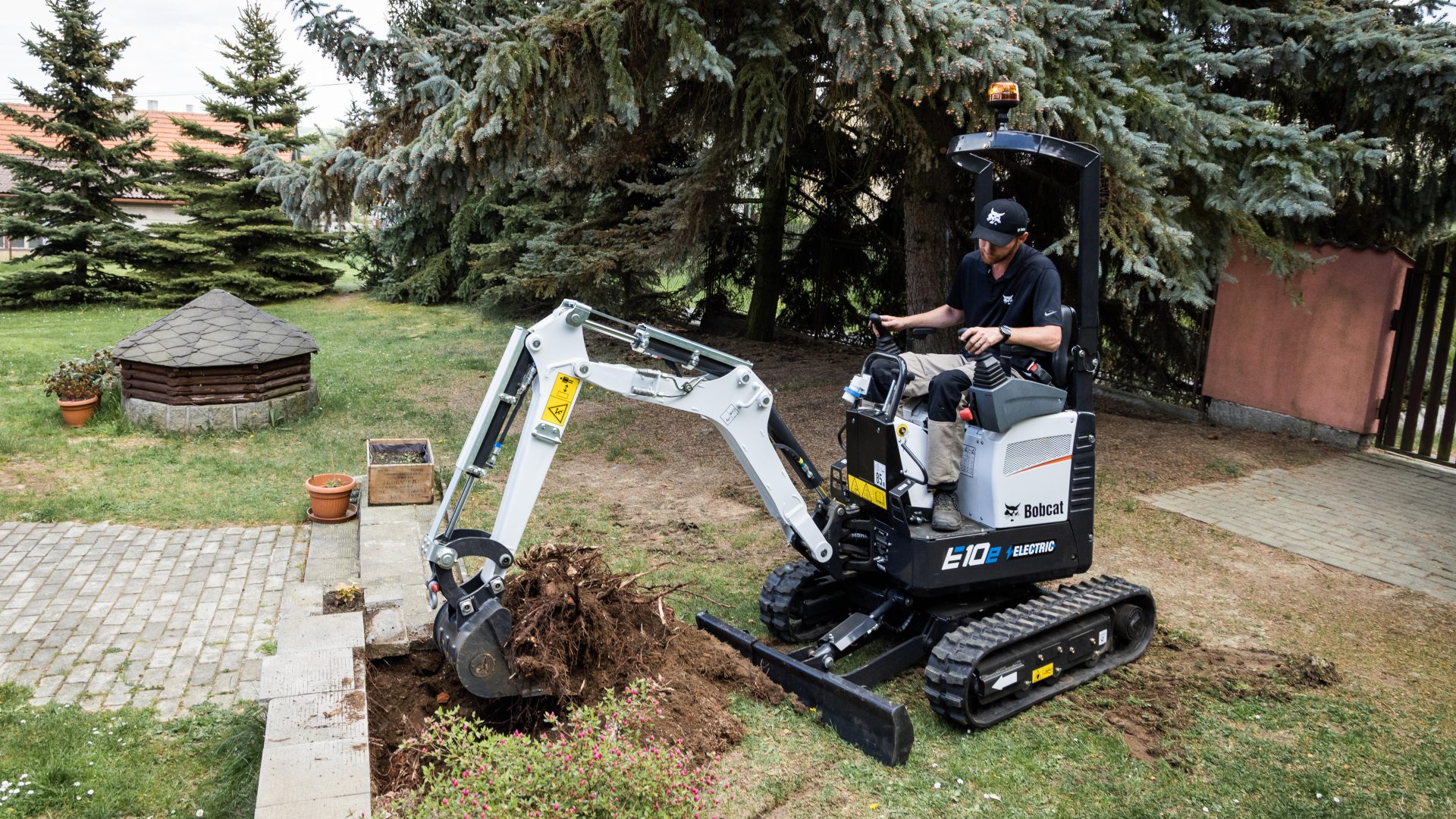 Il miniescavatore E10e di Bobcat è una macchina ad emissioni locali pari a zero