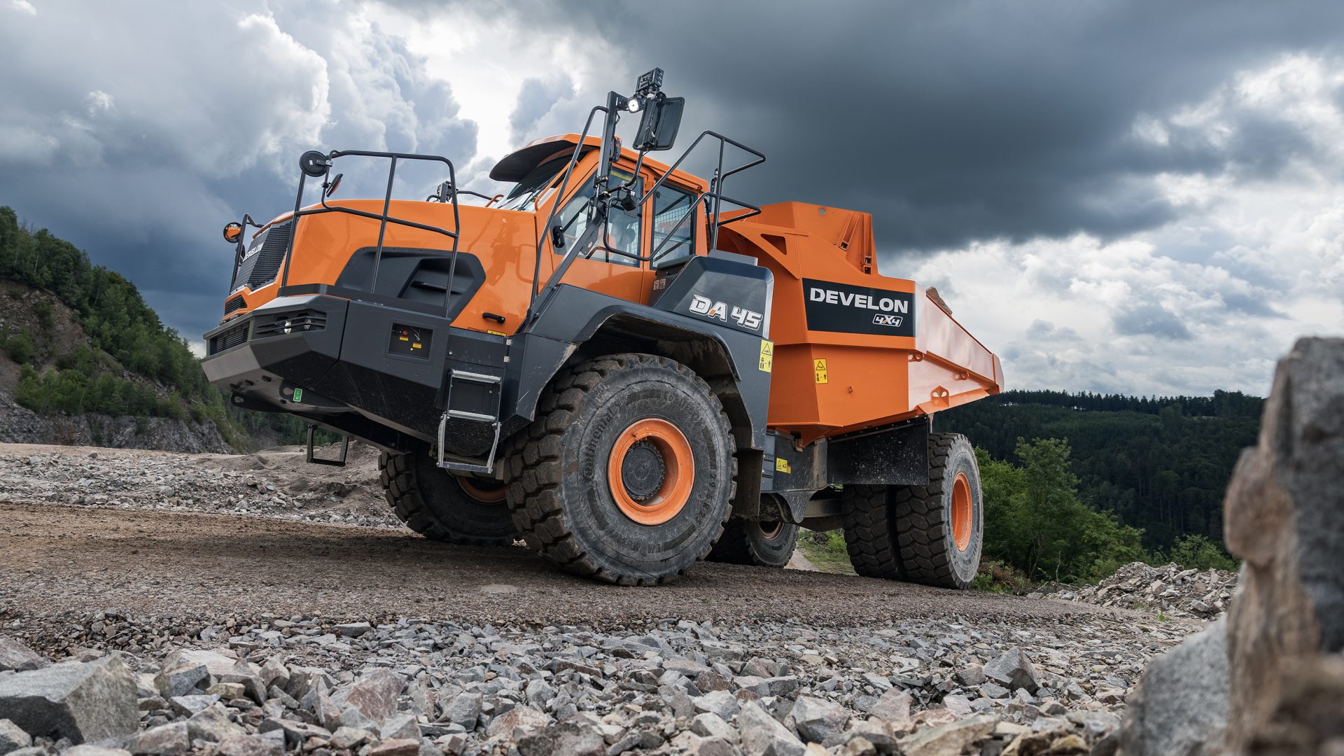 Develon sarà presente anche con il nuovo dumper articolato DA45 4x4