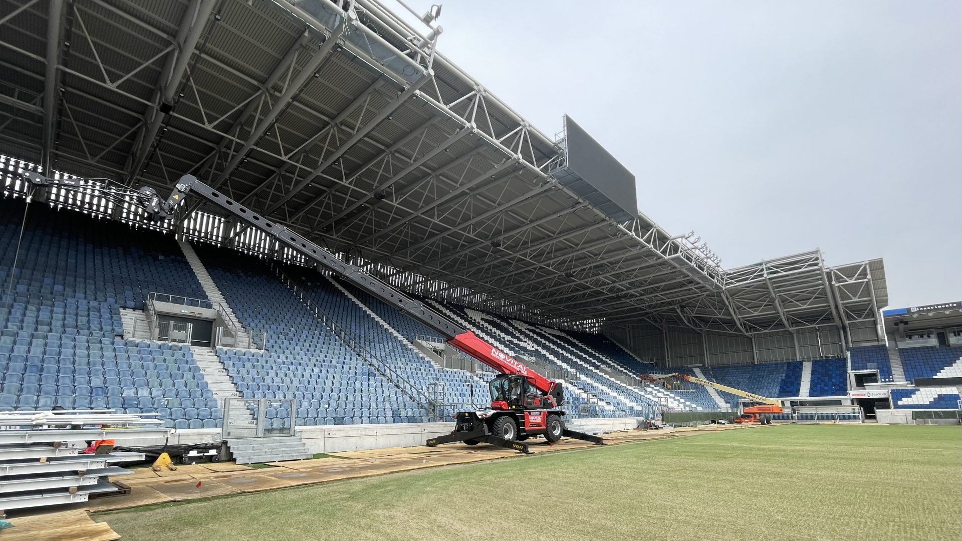 NOVITAL ha noleggiato a Metal 360 un MRT3570 Vision+ per il montaggio delle strutture nel nuovo stadio dell'Atalanta