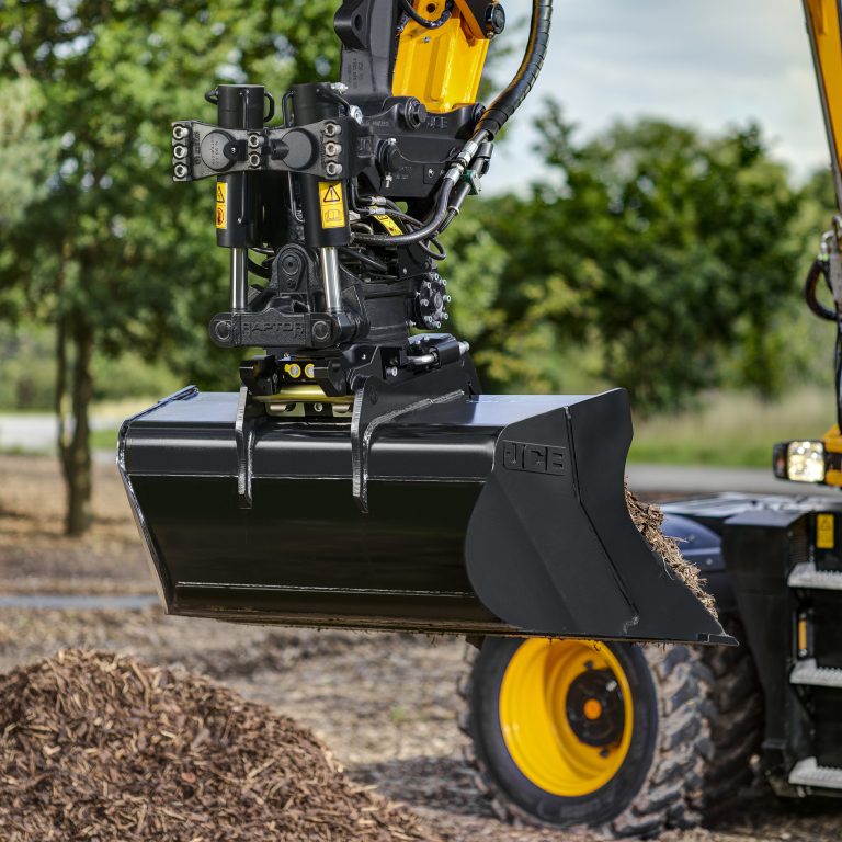 JCB ha introdotto il tilt rotator Raptor per il suo Hydradig