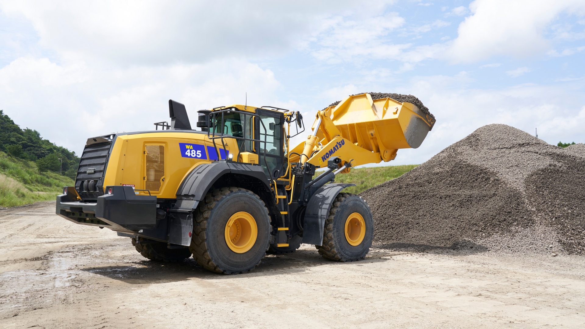 La nuova Komatsu WA485-11 è una pala completamente nuova