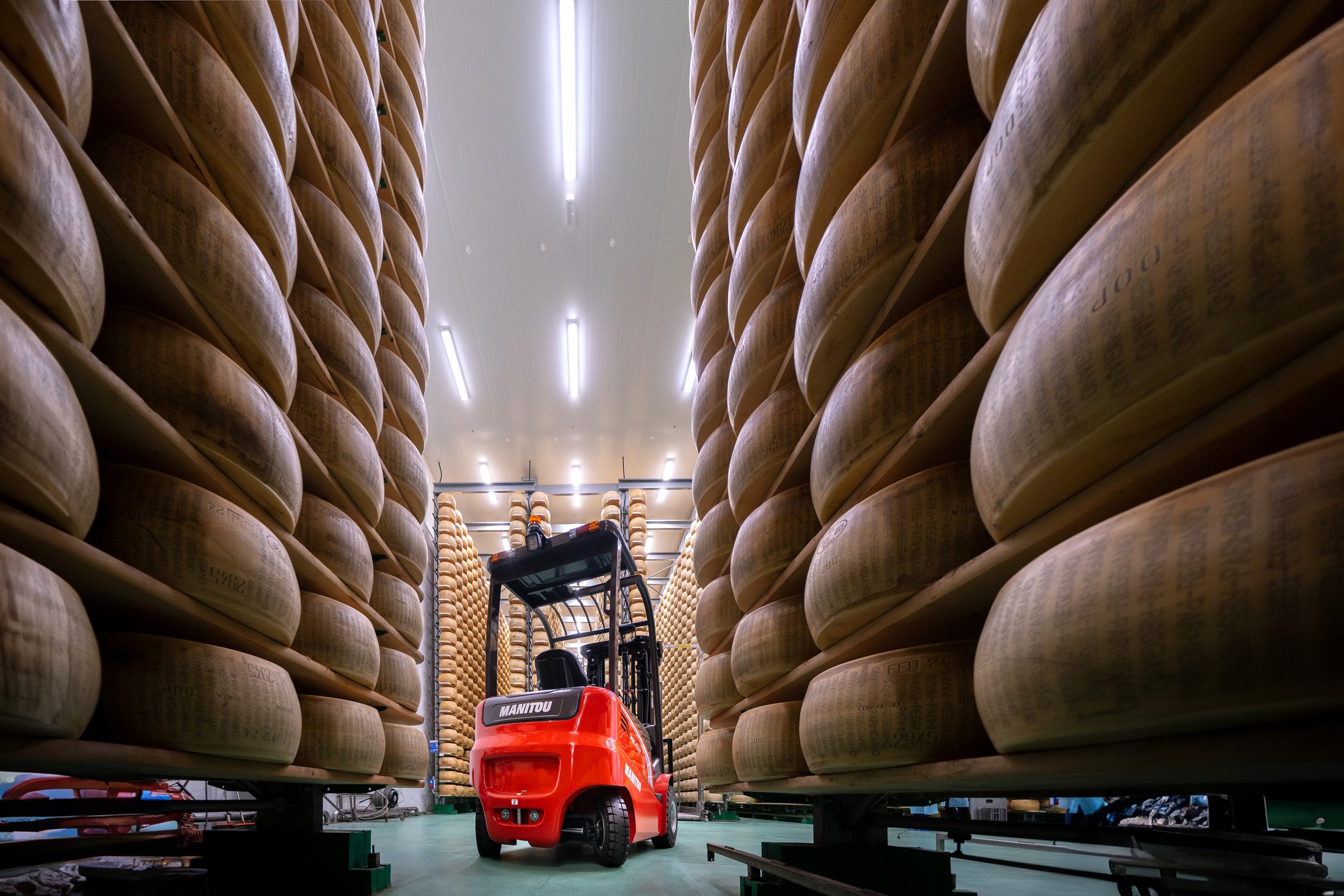 La Casearia Sant'Anna impiega i mezzi francesi per la logistica della produzione di Parmigiano Reggiano