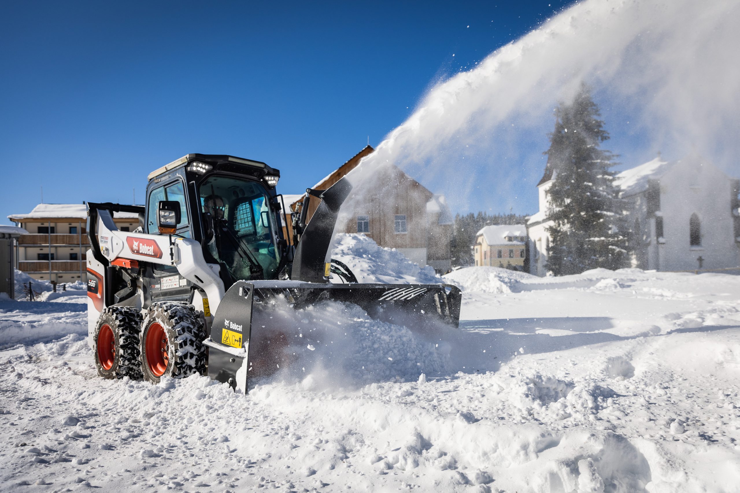 Le minipale Bobcat sono utilizzate da sempre nello sgombero neve