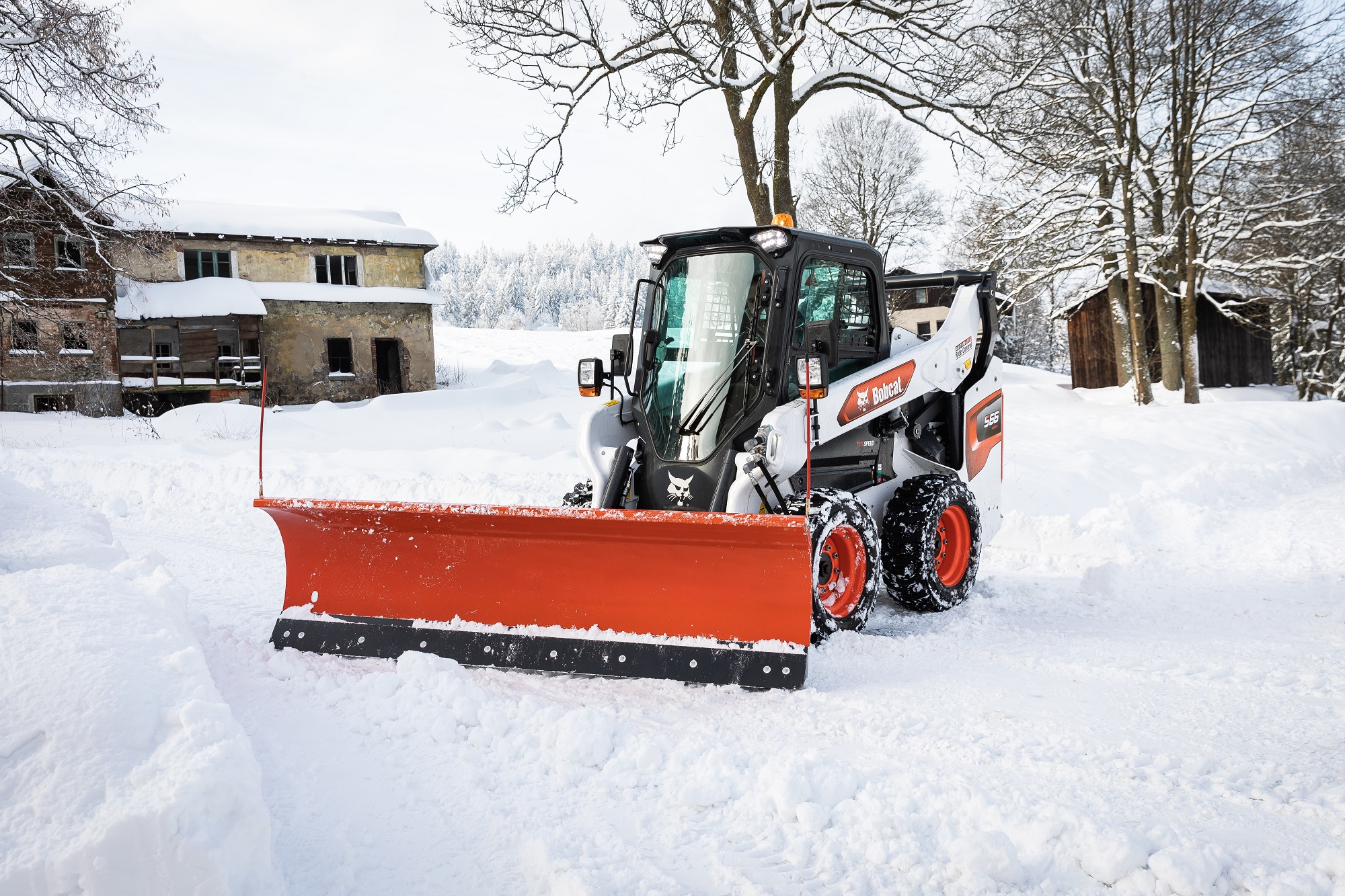 Bobcat dispone di sette differenti lame da neve