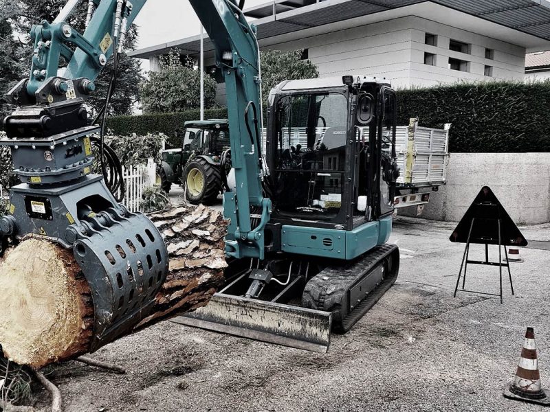 Le pinze selezionatrici della Serie G si propongono per miniescavatori e grandi escavatori