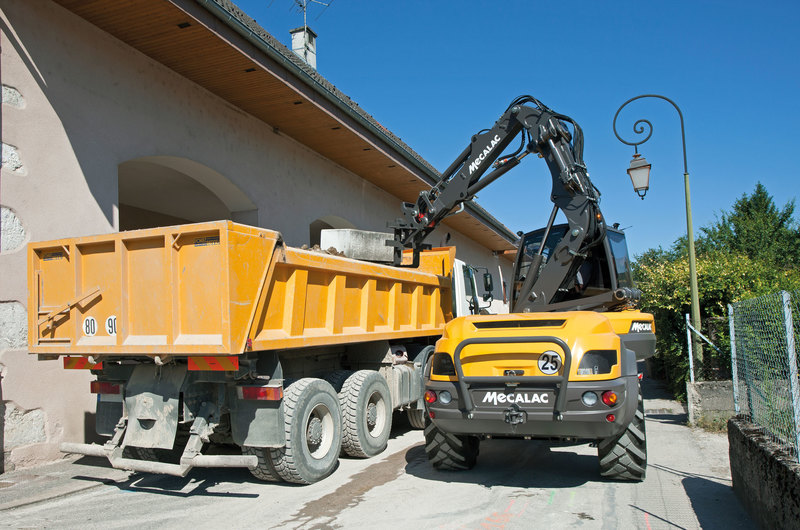 Mecalac punta ad una elevatissima operatività con la Serie 12