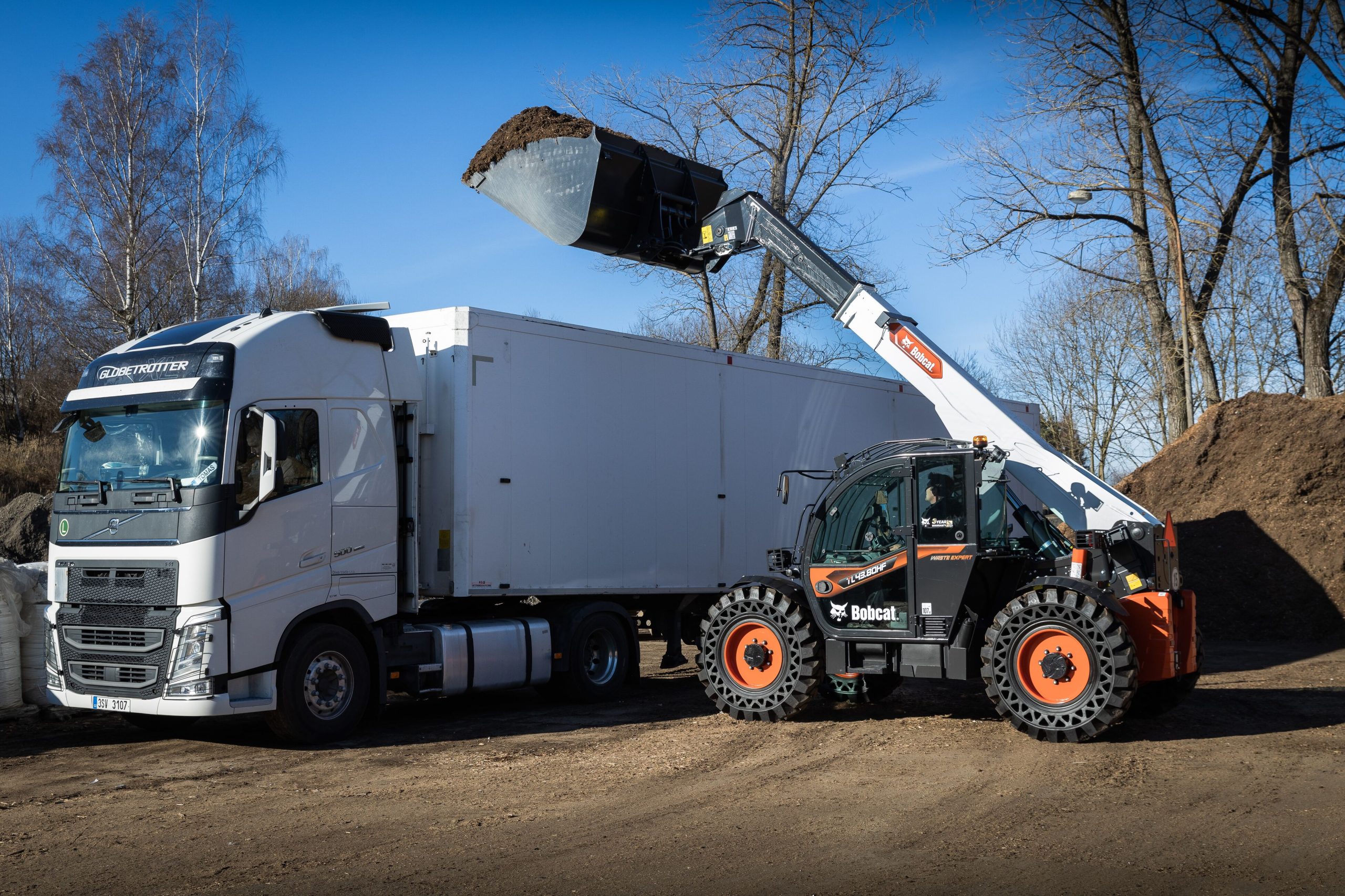 I sollevatori telescopici Bobcat Waste Expert permettono di affrontare il mercato del recycling in modo produttivo