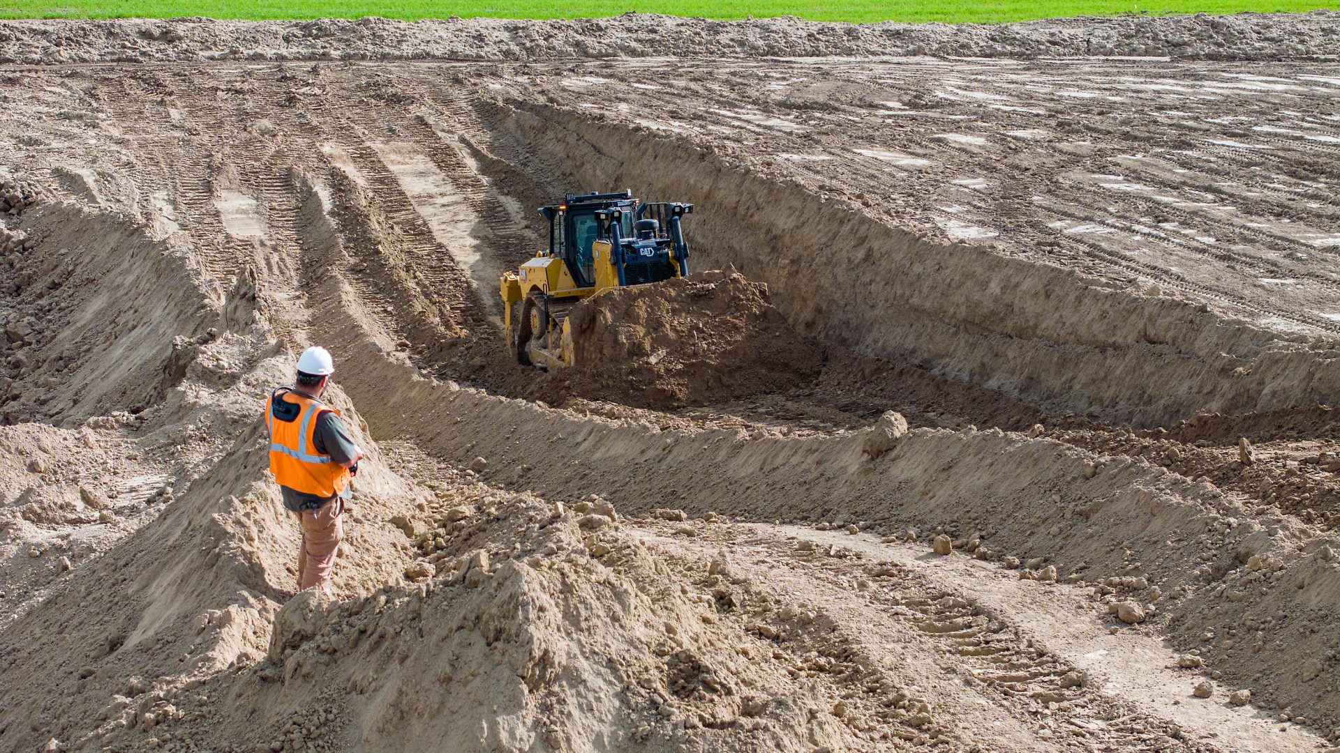 Il Caterpillar D8 NG è azionabile a distanza senza nessun problema