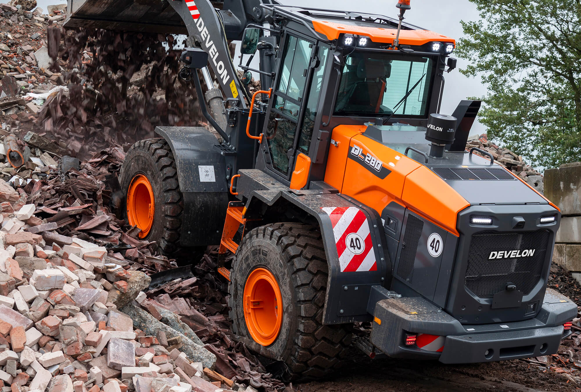 La Transparent Bucket equipaggia le pale gommate Develon in termini di sicurezza