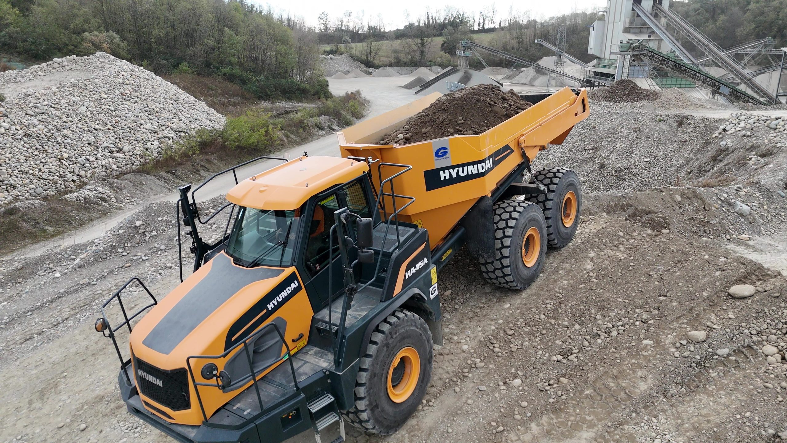 Il dumper HD Hyundai HA45A è stato scelto da Cave Ticino per alimentare gli impianti di lavorazione inerti