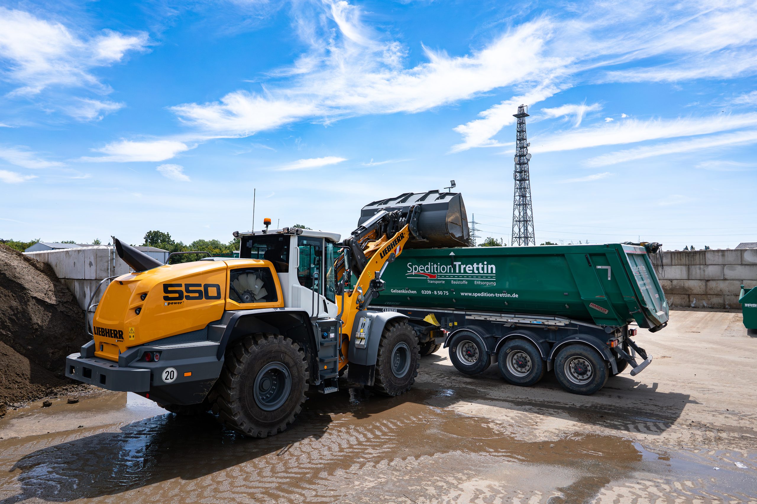 LIEBHERR ha sviluppato i bracci industry per le pale gommate che operano negli impianti di trattamento dei rifiuti