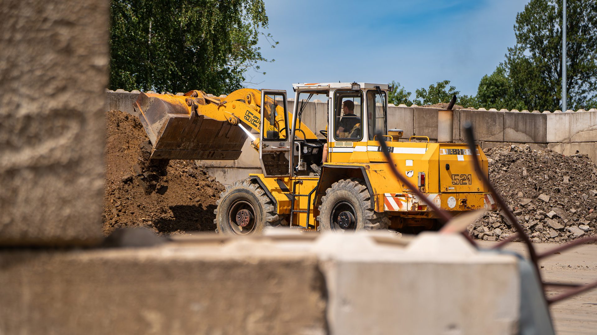 La L521 Liebherr della Spedition Trettin è del 1990