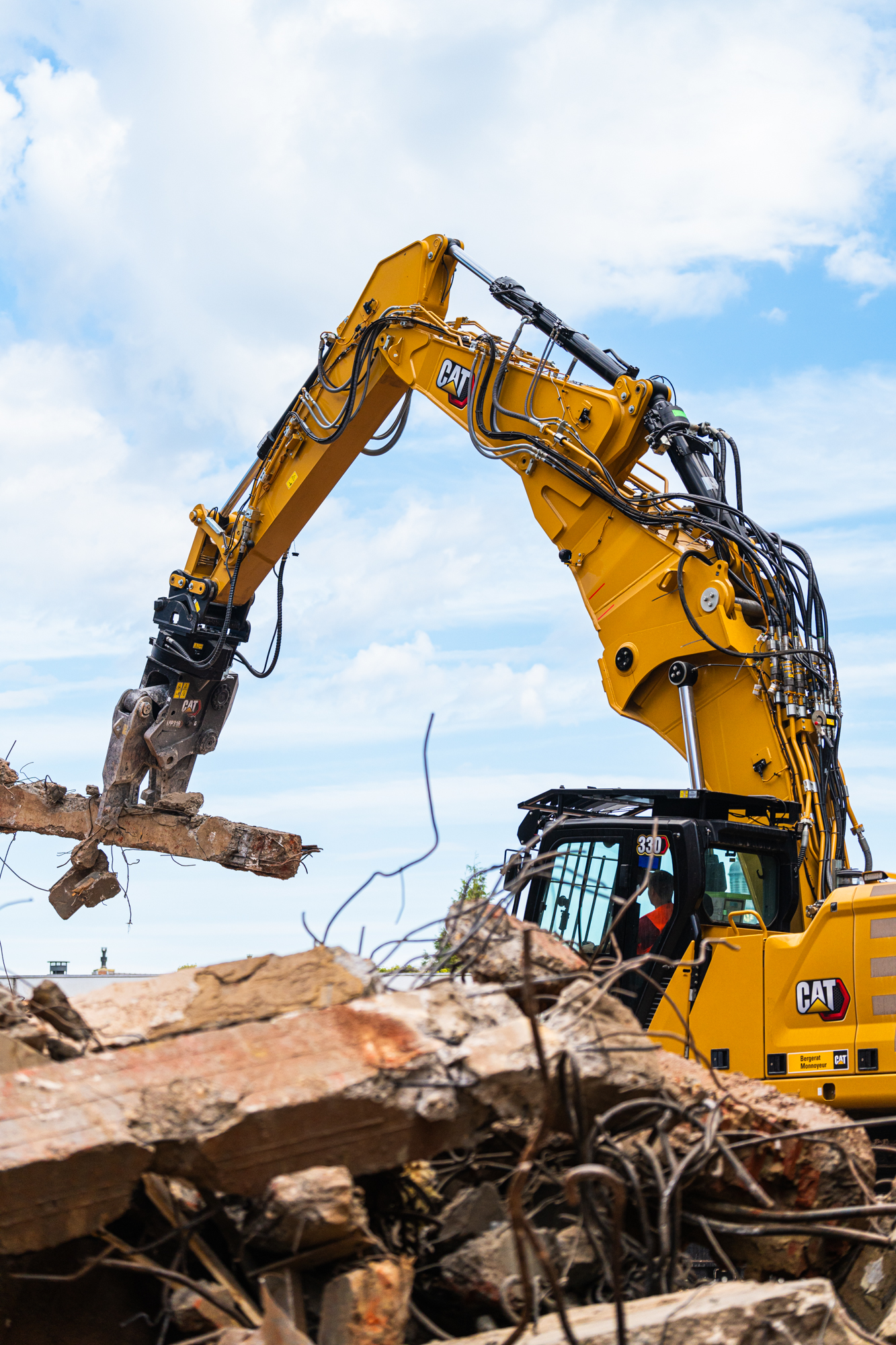 Il Caterpillar 330 UHD dispone di due bracci retrofit a scelta